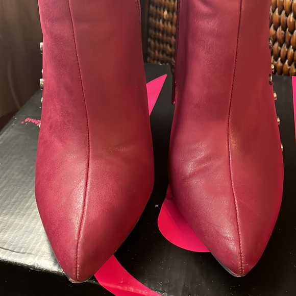 Cranberry color booties - Picture 5 of 6